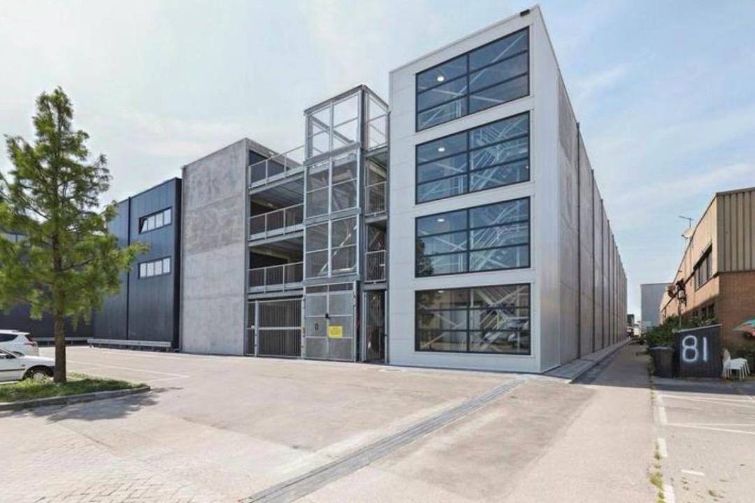 Kabelweg 25 — Roelofarendsveen — Garagebox huren