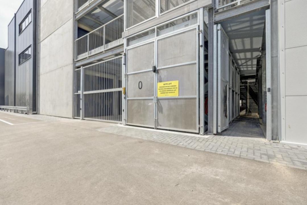 Kabelweg 25 — Roelofarendsveen — Garagebox huren