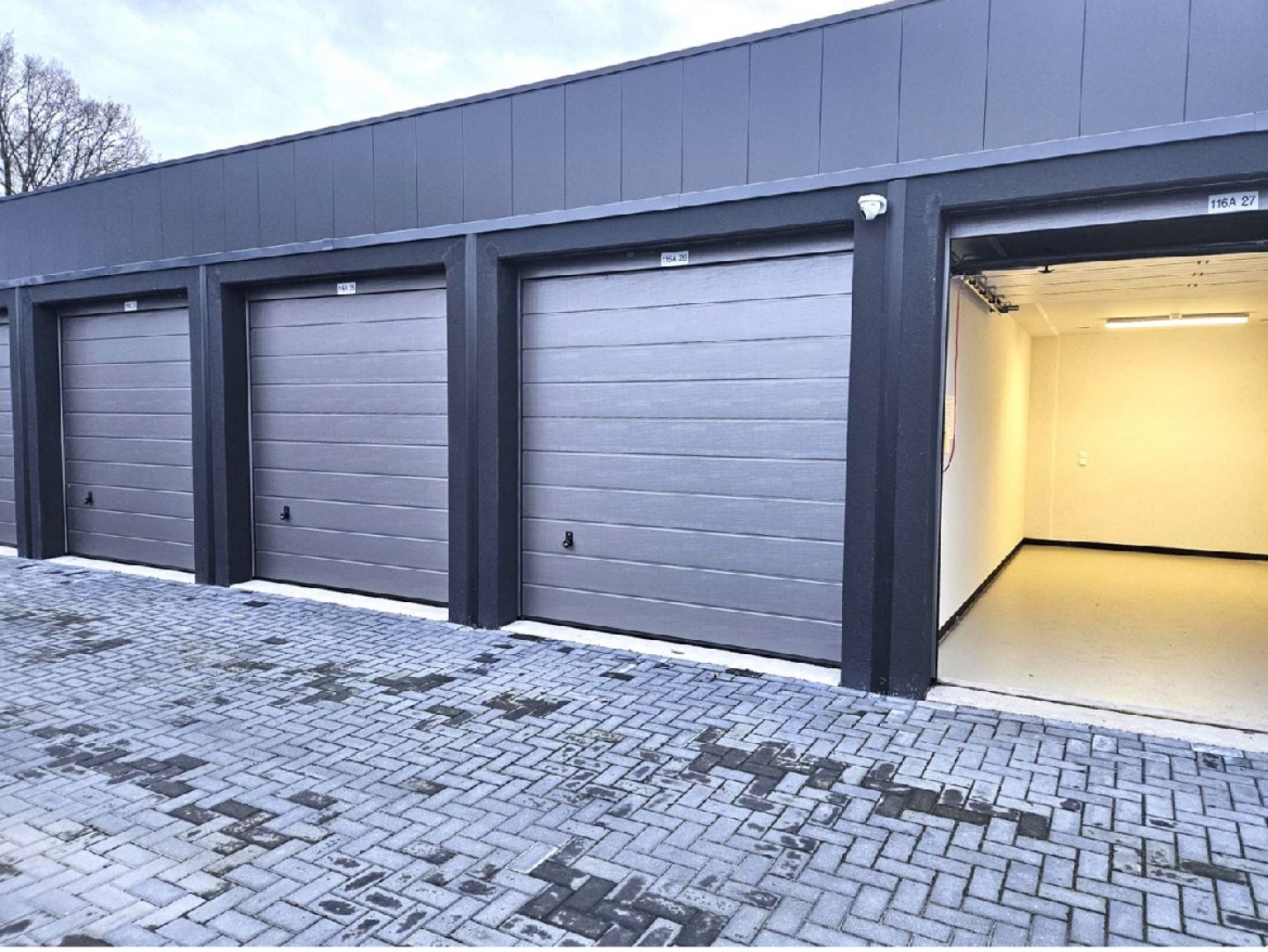 Phileas Foggstraat 116A — Emmen — Garagebox huren