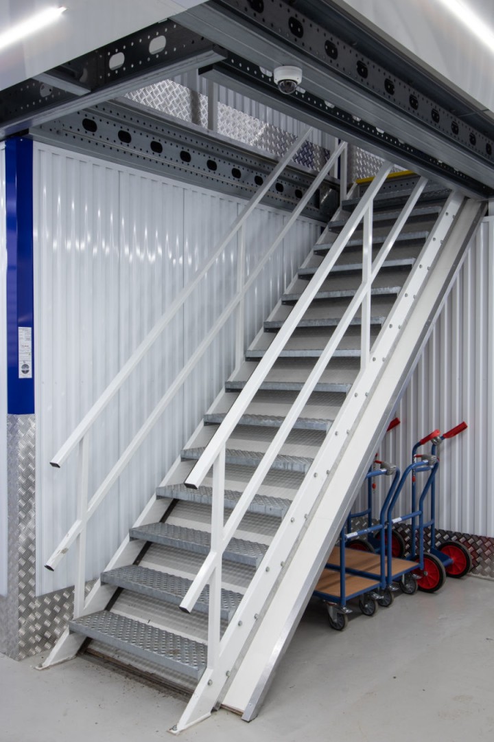 Pampuslaan 139 — Weesp — Self-storage / Mini opslag