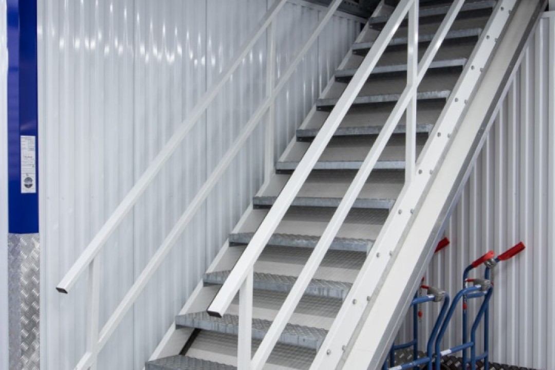Pampuslaan 139 — Weesp — Self-storage / Mini opslag