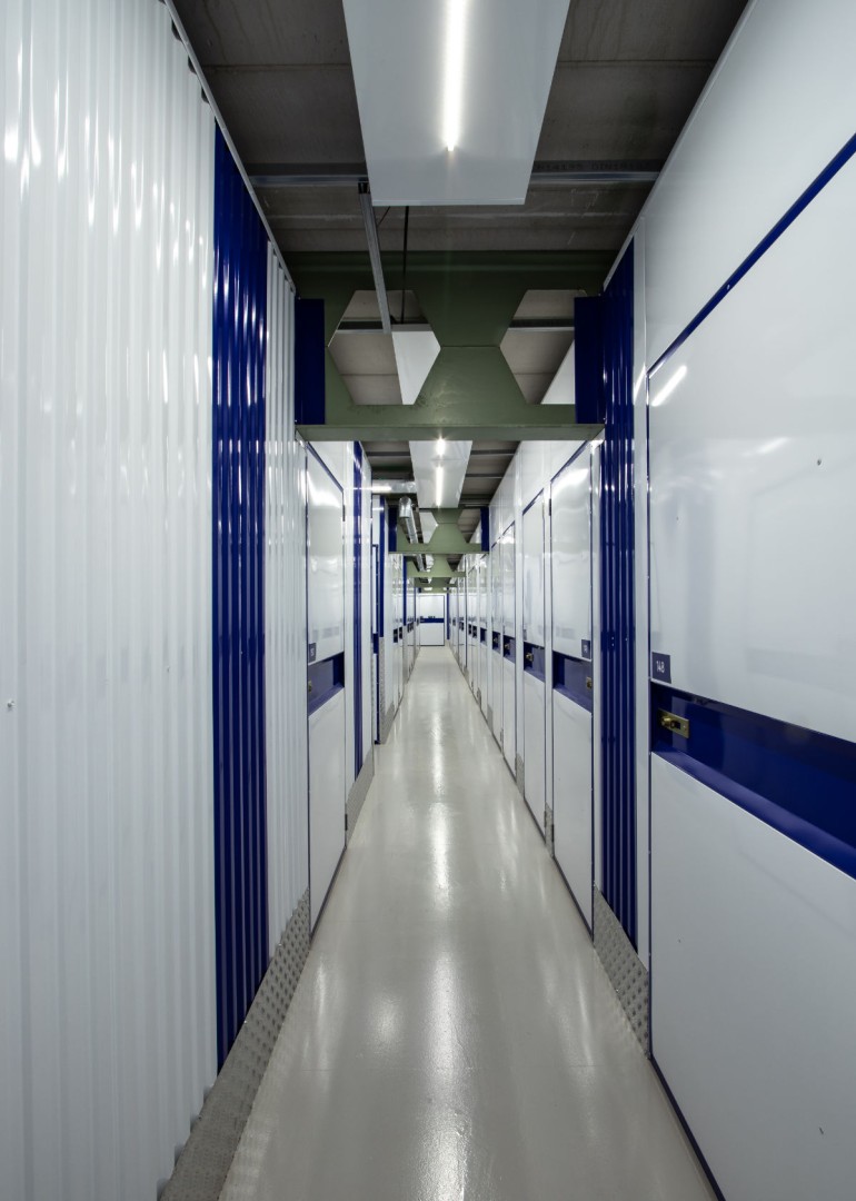 Pampuslaan 139 — Weesp — Self-storage / Mini opslag