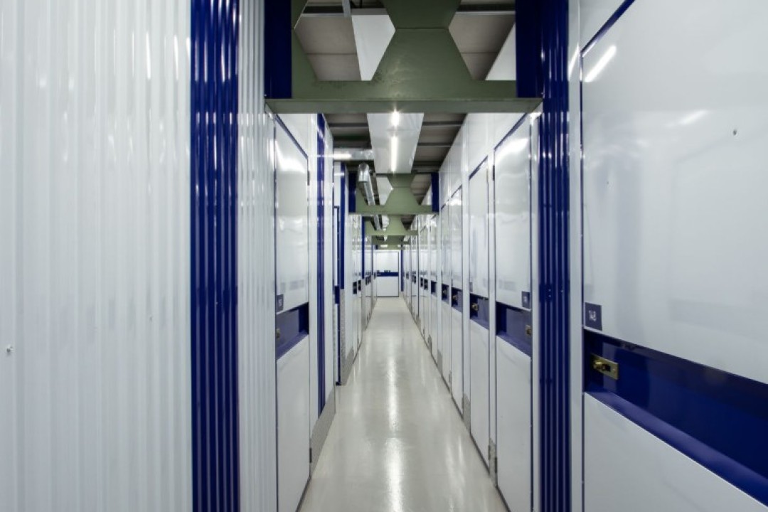 Pampuslaan 139 — Weesp — Self-storage / Mini opslag