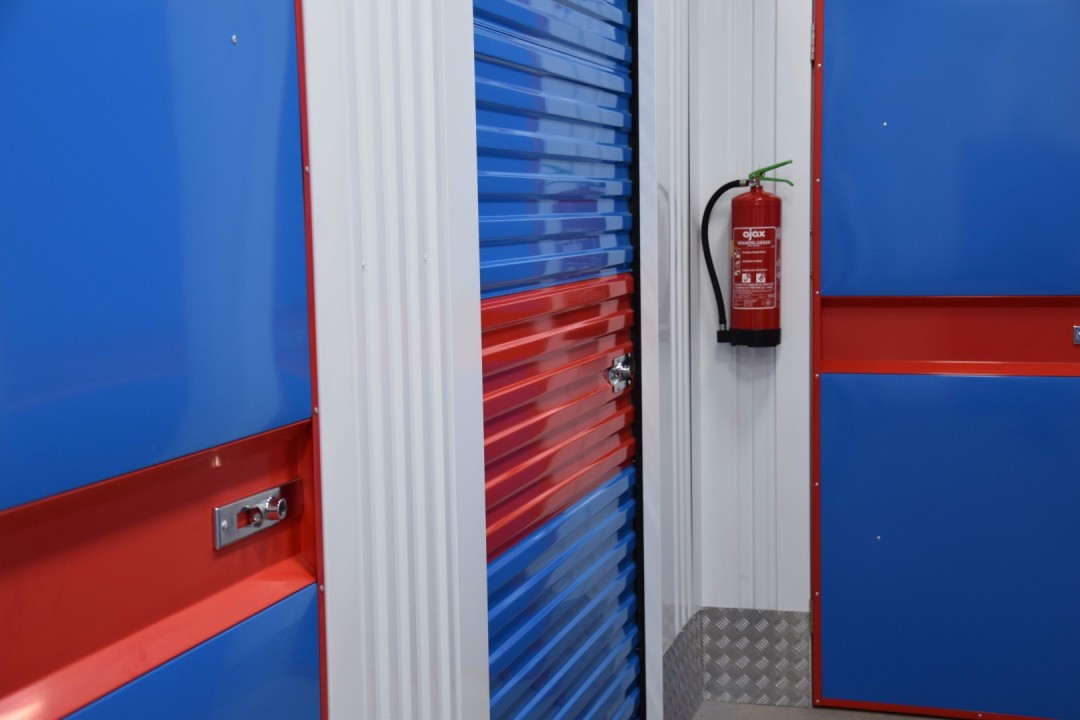 Roodhemsterweg 8 — IJlst — Self-storage / Mini opslag