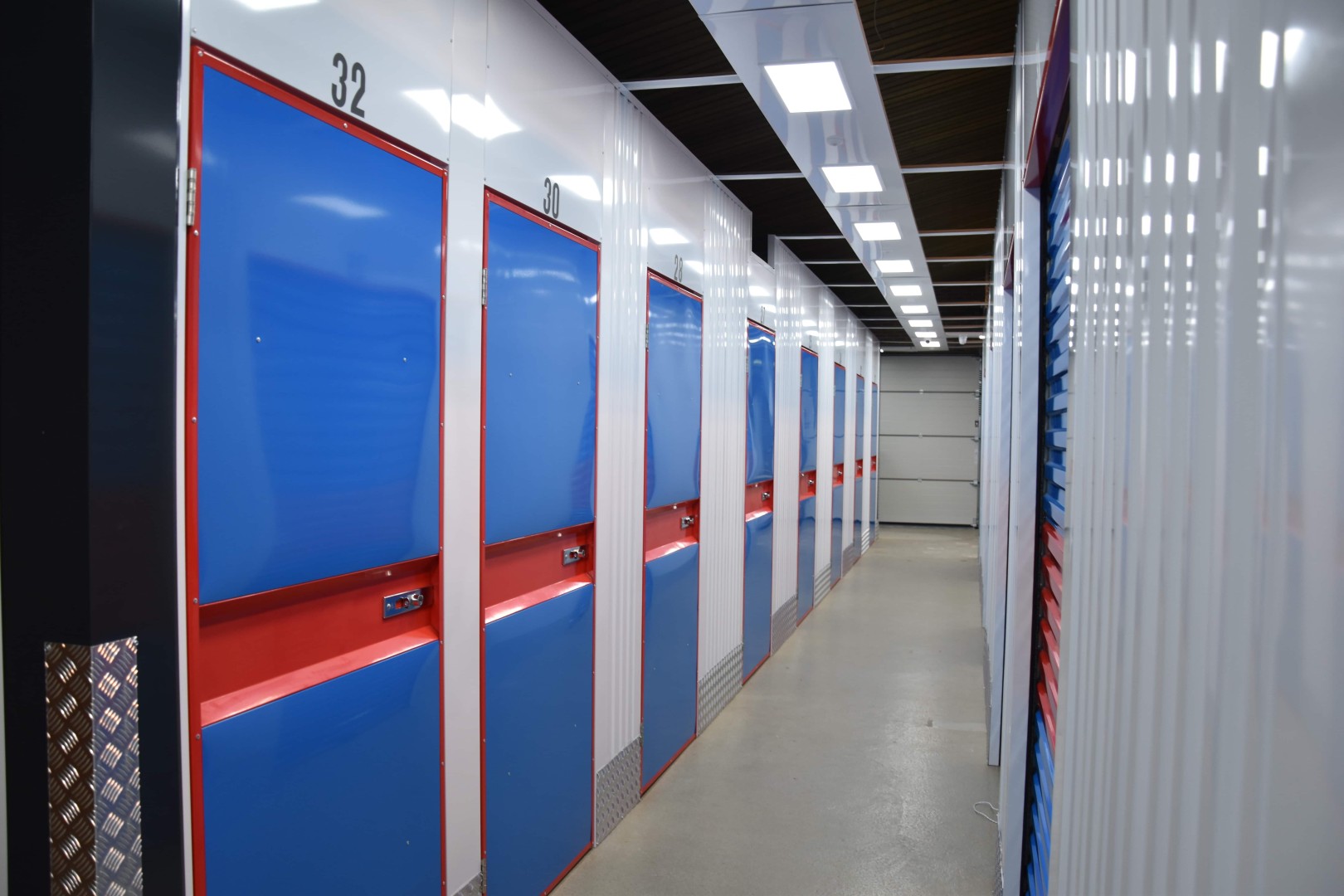 Roodhemsterweg 8 — IJlst — Self-storage / Mini opslag