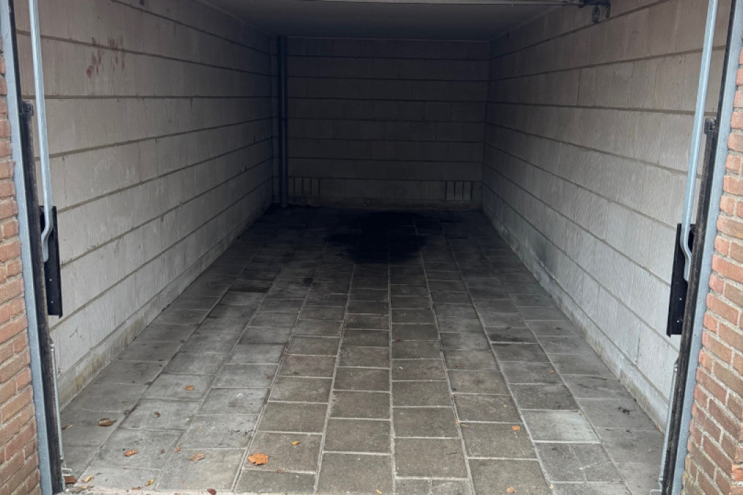 Alm 4 — Zwolle — Garagebox huren