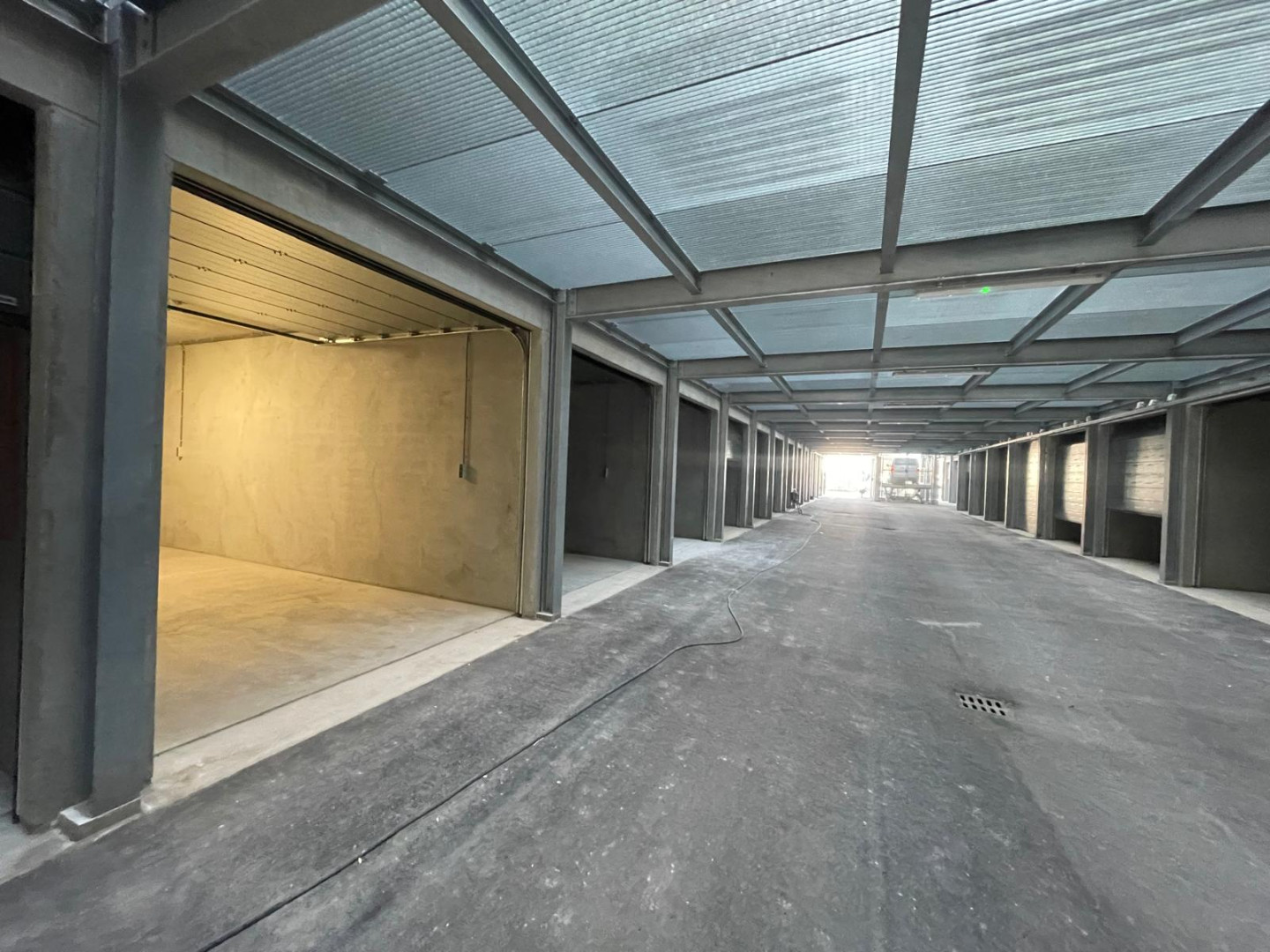 Kabelweg 25 — Roelofarendsveen — Garagebox huren