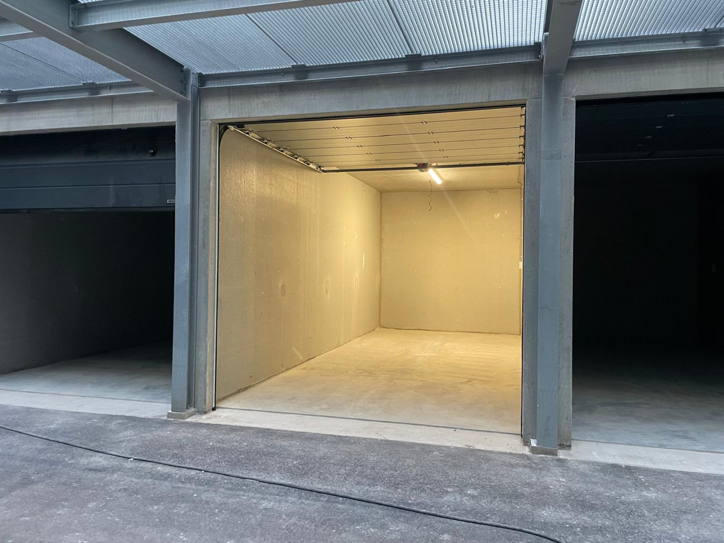 Kabelweg 25 — Roelofarendsveen — Garagebox huren