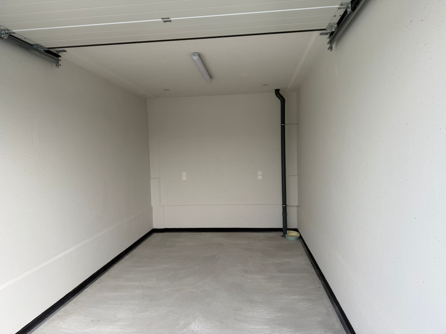 Riethil 14, B24 — Breda — Garagebox huren